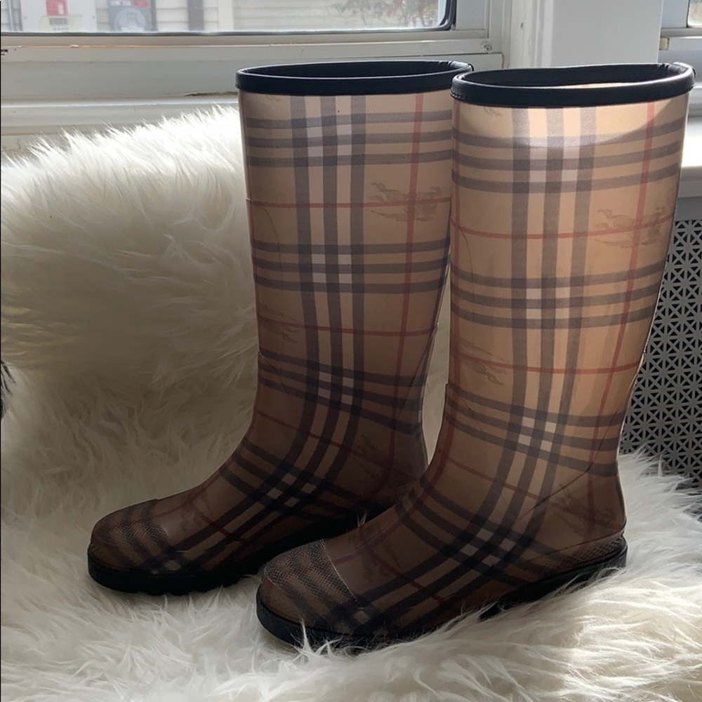 Burberry classic rain boot, size 40